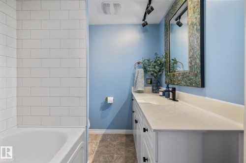 Bathroom with vanity, washtub / shower combination, and track lighting - 1502 9909 110 Street, Edmonton, AB - Indoor Photo Showing Bathroom