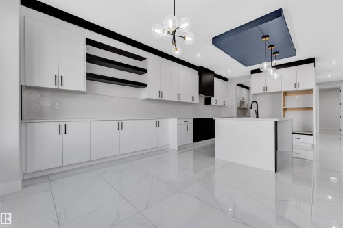 22815 80 Avenue, Edmonton, AB - Indoor Photo Showing Kitchen