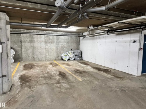 117 5521 7 Avenue, Edmonton, AB - Indoor Photo Showing Garage