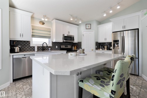 1717 Kensit Place, Edmonton, AB - Indoor Photo Showing Kitchen With Upgraded Kitchen