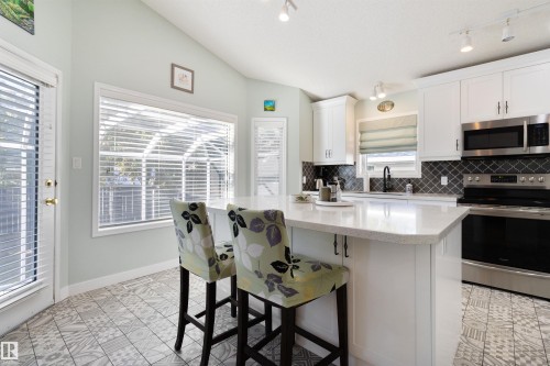 1717 Kensit Place, Edmonton, AB - Indoor Photo Showing Kitchen
