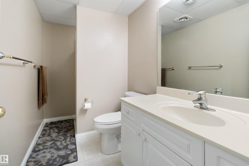 1717 Kensit Place, Edmonton, AB - Indoor Photo Showing Bathroom