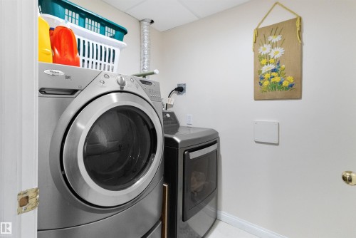 1717 Kensit Place, Edmonton, AB - Indoor Photo Showing Laundry Room