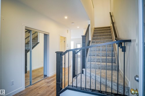 1027 14 Avenue, Edmonton, AB - Indoor Photo Showing Other Room