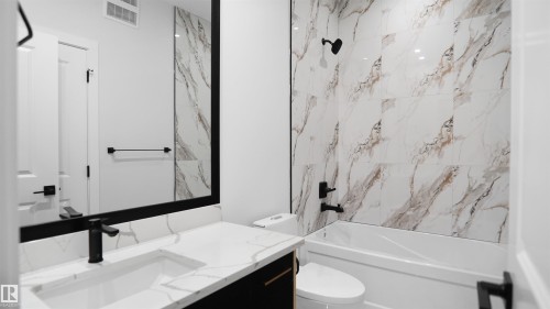 56 Meadowgrove Landing, Spruce Grove, AB - Indoor Photo Showing Bathroom