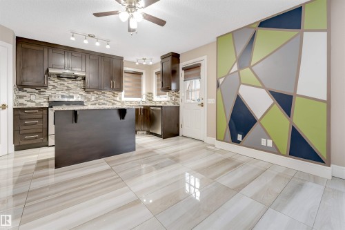 3232 27 Avenue, Edmonton, AB - Indoor Photo Showing Kitchen With Upgraded Kitchen
