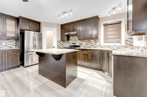 3232 27 Avenue, Edmonton, AB - Indoor Photo Showing Kitchen With Upgraded Kitchen