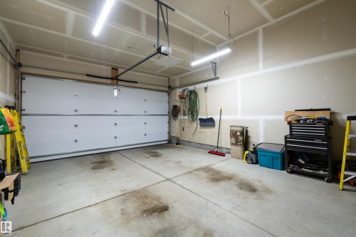 73 Garneau Gate, Spruce Grove, AB - Indoor Photo Showing Garage