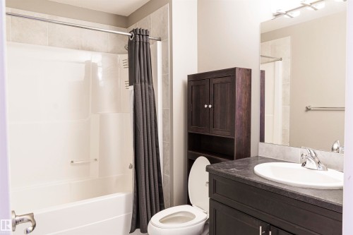 3307 Hilton Crescent, Edmonton, AB - Indoor Photo Showing Bathroom