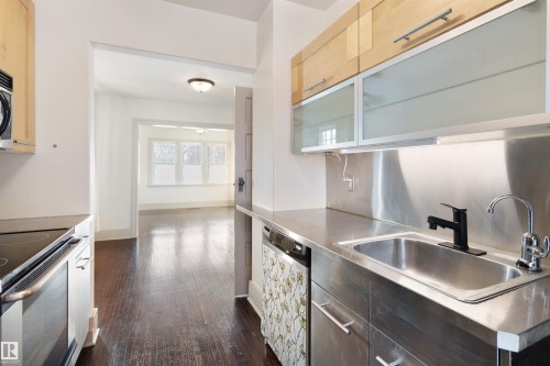 10428 76 Avenue, Edmonton, AB - Indoor Photo Showing Kitchen