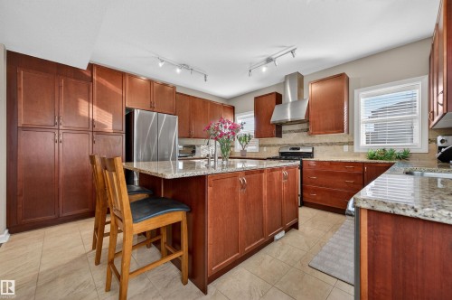 1804 Hammond Crescent, Edmonton, AB - Indoor Photo Showing Kitchen With Upgraded Kitchen