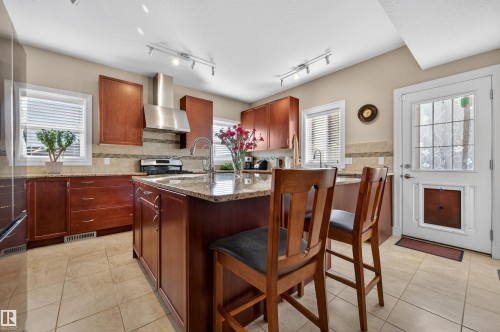 1804 Hammond Crescent, Edmonton, AB - Indoor Photo Showing Kitchen
