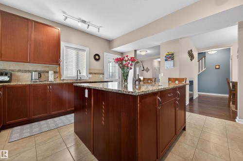 1804 Hammond Crescent, Edmonton, AB - Indoor Photo Showing Kitchen
