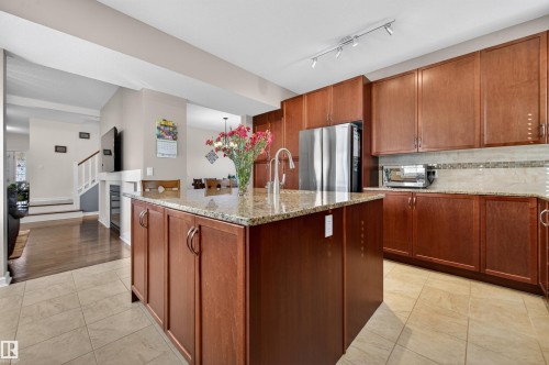 1804 Hammond Crescent, Edmonton, AB - Indoor Photo Showing Kitchen