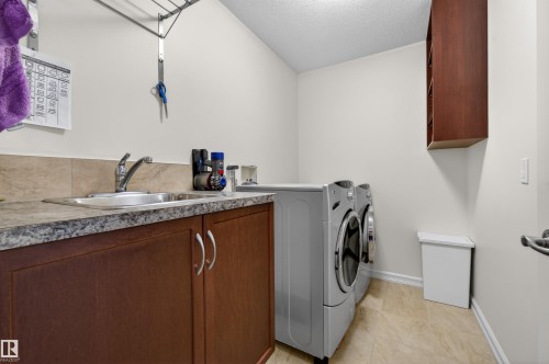 1804 Hammond Crescent, Edmonton, AB - Indoor Photo Showing Laundry Room