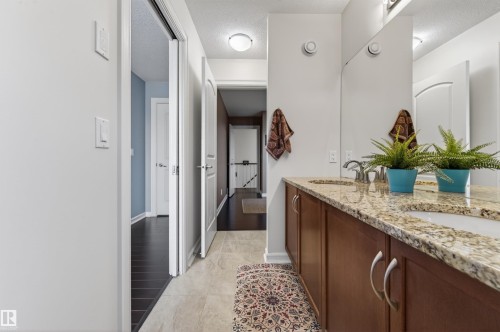 1804 Hammond Crescent, Edmonton, AB - Indoor Photo Showing Bathroom