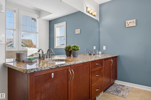 1804 Hammond Crescent, Edmonton, AB - Indoor Photo Showing Bathroom
