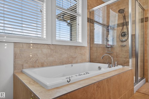 1804 Hammond Crescent, Edmonton, AB - Indoor Photo Showing Bathroom