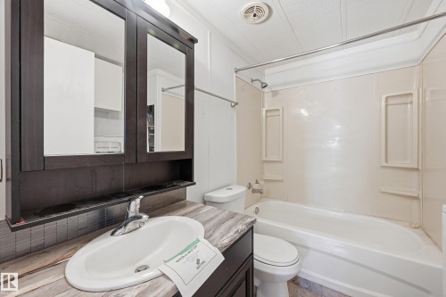 5132 50 Street, Onoway, AB - Indoor Photo Showing Bathroom