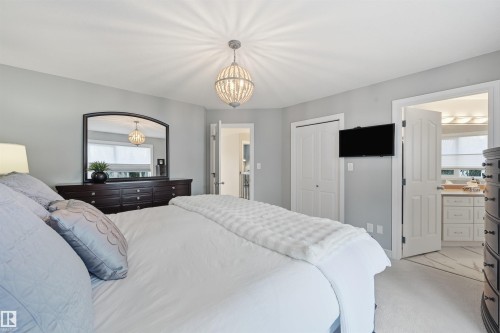 231 Lindsay Crescent, Edmonton, AB - Indoor Photo Showing Bedroom