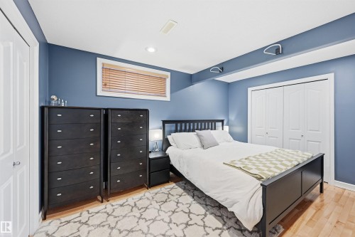 231 Lindsay Crescent, Edmonton, AB - Indoor Photo Showing Bedroom