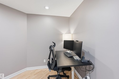 231 Lindsay Crescent, Edmonton, AB - Indoor Photo Showing Office