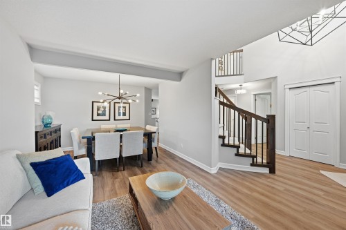 231 Lindsay Crescent, Edmonton, AB - Indoor Photo Showing Living Room