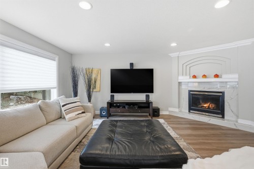 231 Lindsay Crescent, Edmonton, AB - Indoor Photo Showing Living Room With Fireplace