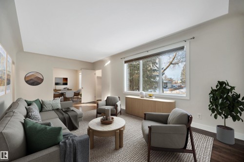 Living room with wood finished floors and baseboards - 6803 112A Street, Edmonton, AB - Indoor Photo Showing Living Room