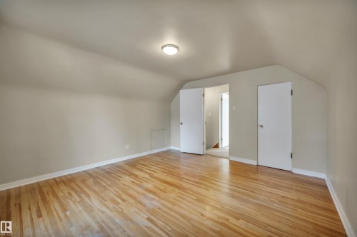 Bonus room featuring vaulted ceiling and light wood-style flooring - 6803 112A Street, Edmonton, AB - Indoor Photo Showing Other Room