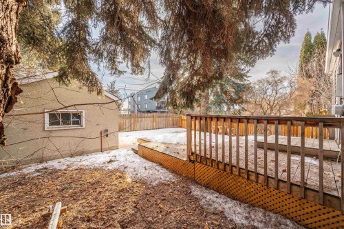 Fenced backyard with a deck - 6803 112A Street, Edmonton, AB - Outdoor