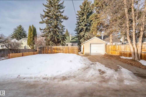 Fenced backyard featuring a detached garage and an outbuilding - 6803 112A Street, Edmonton, AB - Outdoor