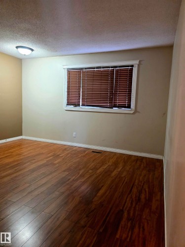 Edmonton, AB - Indoor Photo Showing Other Room