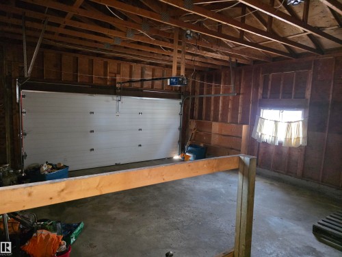 Edmonton, AB - Indoor Photo Showing Garage