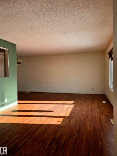 Edmonton, AB - Indoor Photo Showing Other Room