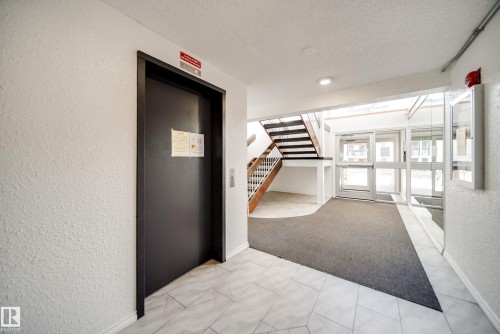 402 1624 48 Street, Edmonton, AB - Indoor Photo Showing Other Room