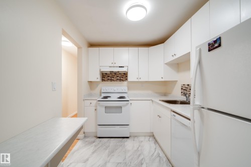 402 1624 48 Street, Edmonton, AB - Indoor Photo Showing Kitchen