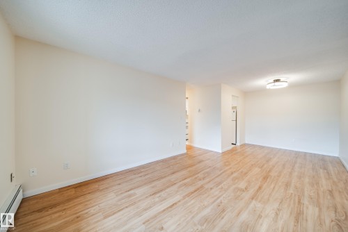 402 1624 48 Street, Edmonton, AB - Indoor Photo Showing Other Room