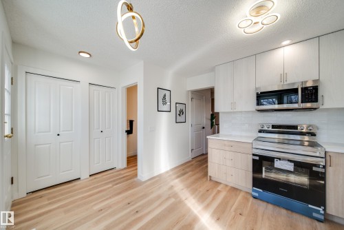 4019 37 Street, Edmonton, AB - Indoor Photo Showing Kitchen