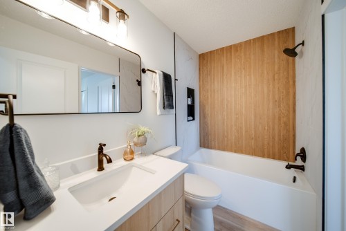 4019 37 Street, Edmonton, AB - Indoor Photo Showing Bathroom