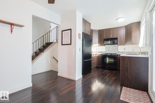 4112 43A Avenue, Leduc, AB - Indoor Photo Showing Kitchen