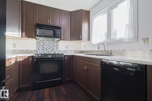 4112 43A Avenue, Leduc, AB - Indoor Photo Showing Kitchen