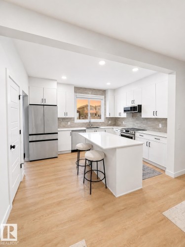 2332 159 Street Sw, Edmonton, AB - Indoor Photo Showing Kitchen