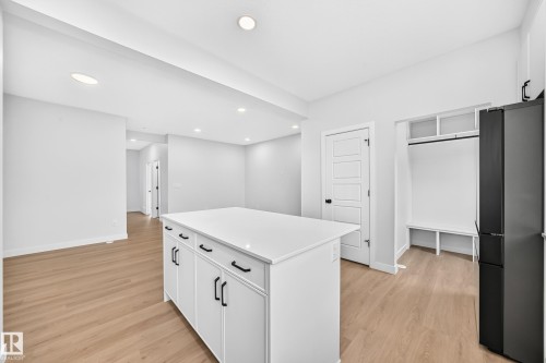 2332 159 Street Sw, Edmonton, AB - Indoor