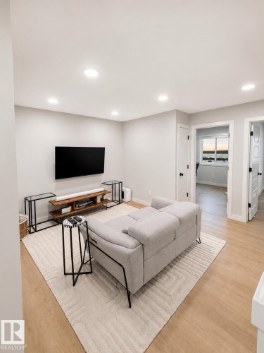 2332 159 Street Sw, Edmonton, AB - Indoor Photo Showing Other Room