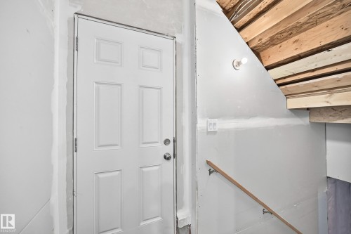 2332 159 Street Sw, Edmonton, AB - Indoor Photo Showing Other Room