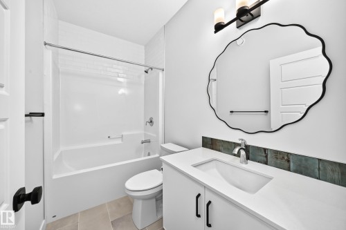 2332 159 Street Sw, Edmonton, AB - Indoor Photo Showing Bathroom