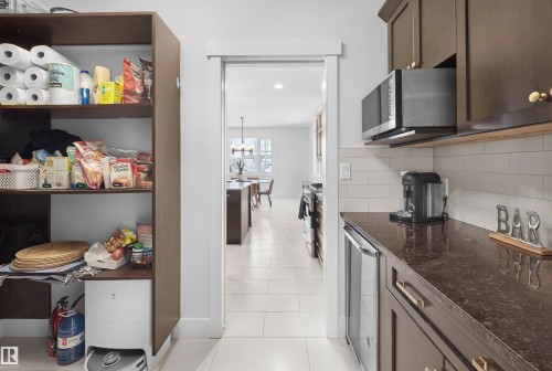 4212 Goresky Close, Edmonton, AB - Indoor Photo Showing Kitchen