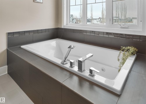 4212 Goresky Close, Edmonton, AB - Indoor Photo Showing Bathroom