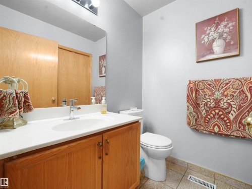 1238 Joyce Crescent, Edmonton, AB - Indoor Photo Showing Bathroom